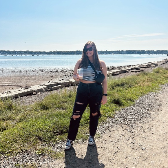 Meet your Posher, Ivy - Picture 1 of 1